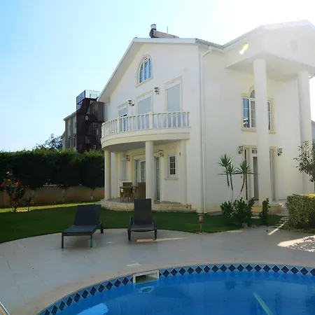King Penelope Hotel *